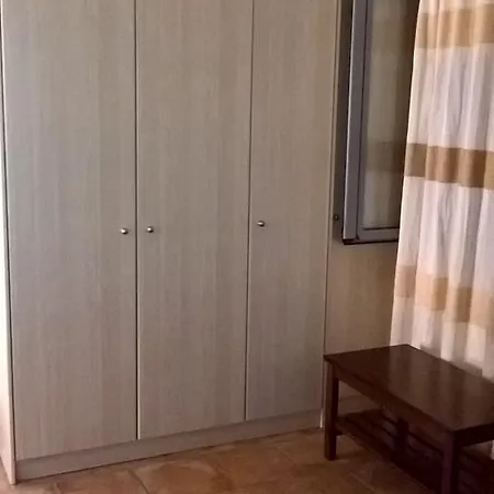 Apart Otel Petradi Livadi (Kythira)
